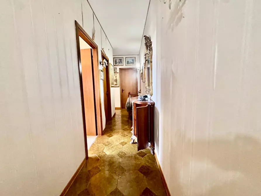 Immagine 10 di Appartamento in vendita  a Massa