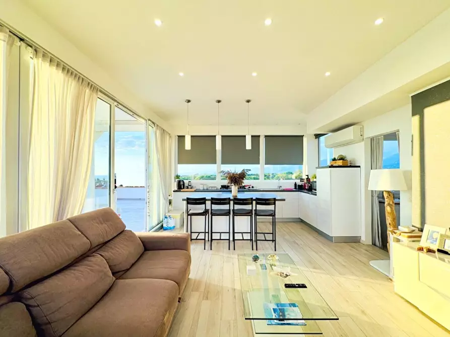 Immagine 9 di Mansarda in vendita  a Camaiore