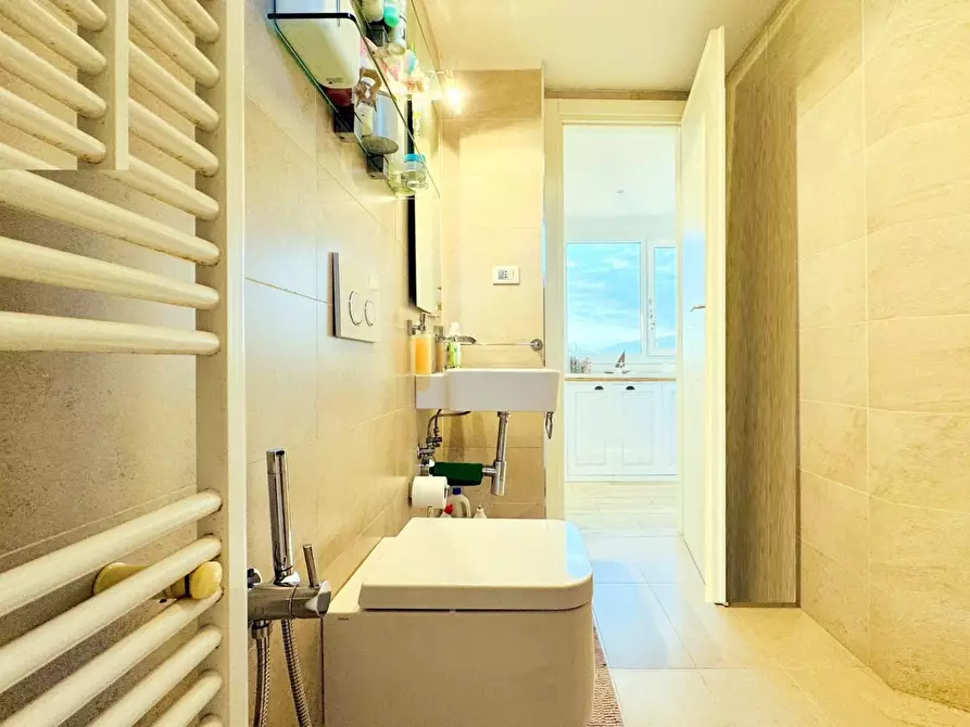 Immagine 22 di Mansarda in vendita  a Camaiore