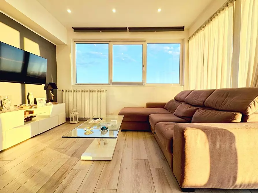 Immagine 16 di Mansarda in vendita  a Camaiore