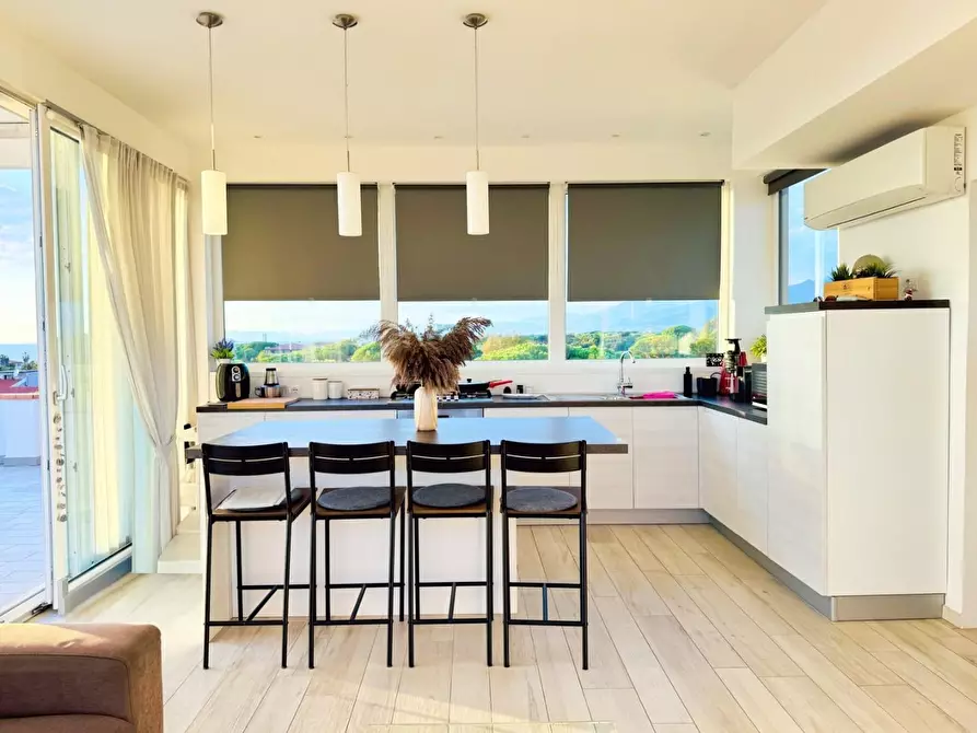 Immagine 10 di Mansarda in vendita  a Camaiore