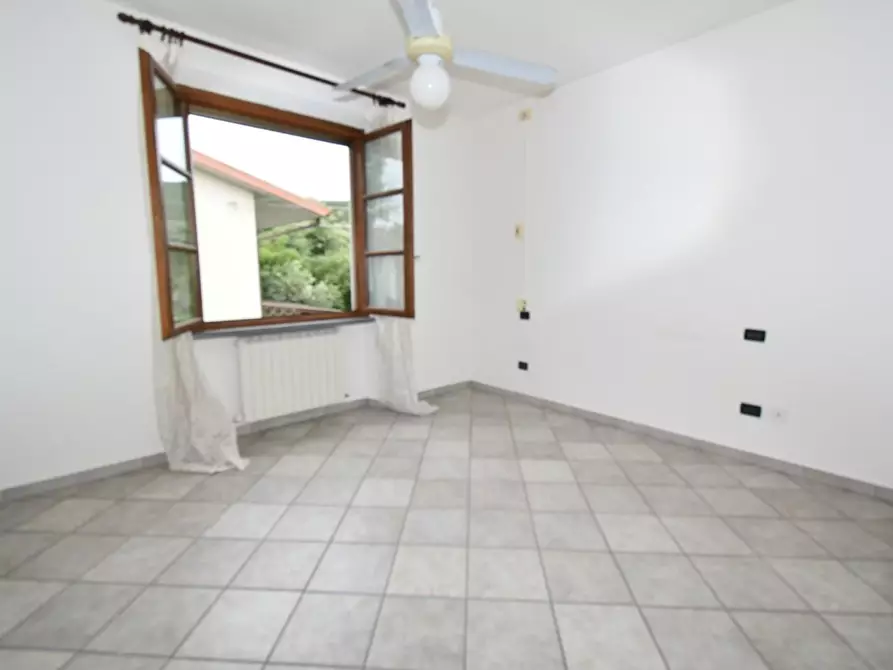 Immagine 18 di Villa in vendita  a Vecchiano