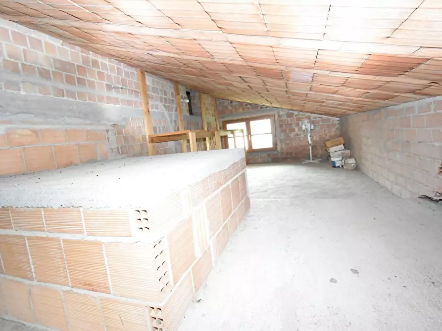 Immagine 25 di Villa in vendita  a Vecchiano