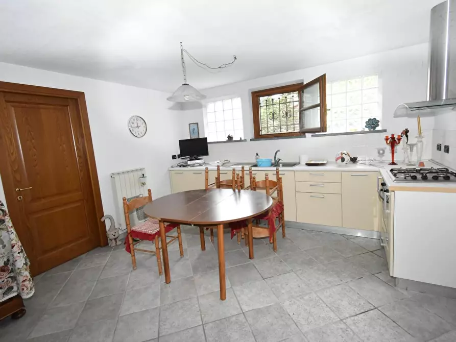 Immagine 35 di Villa in vendita  a Vecchiano