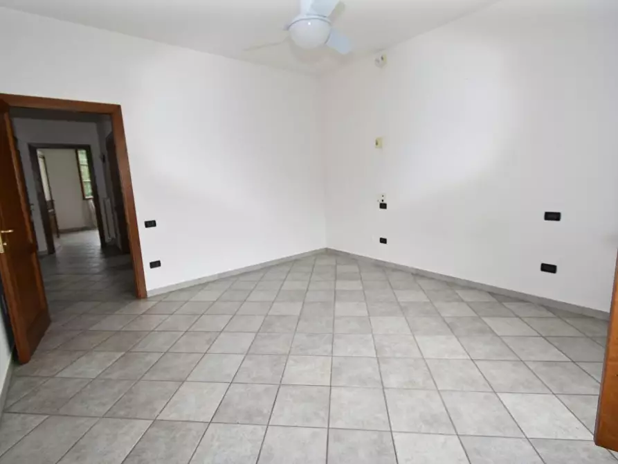 Immagine 14 di Villa in vendita  a Vecchiano