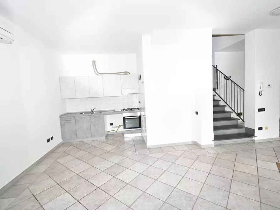 Immagine 3 di Villa in vendita  a Vecchiano