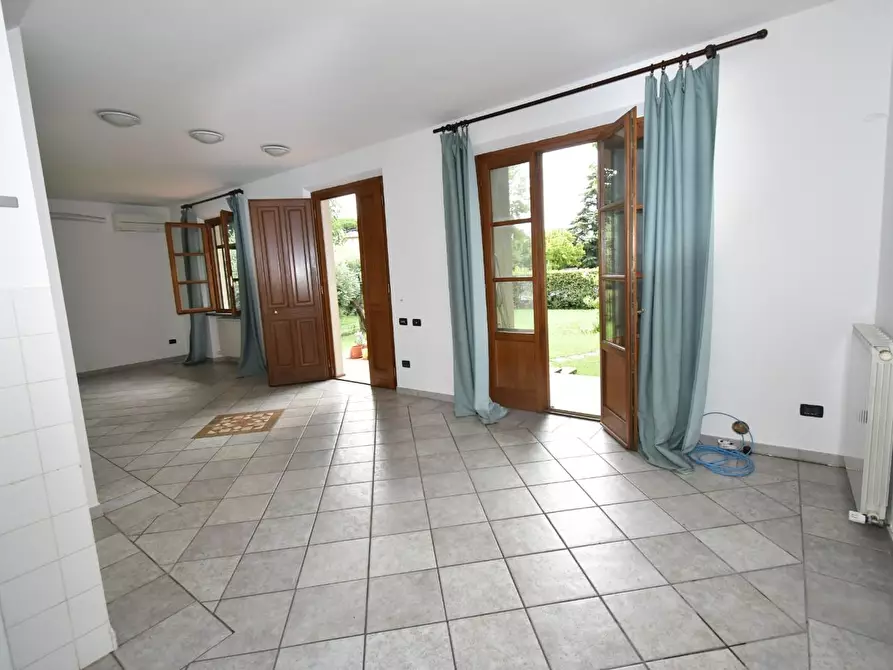 Immagine 9 di Villa in vendita  a Vecchiano