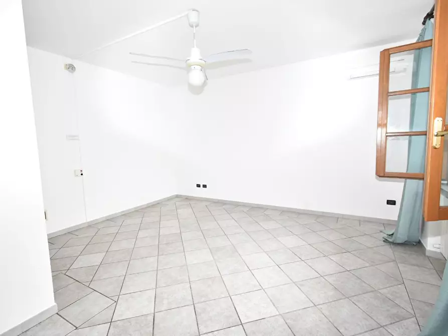 Immagine 5 di Villa in vendita  a Vecchiano