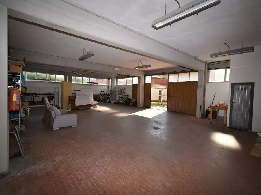 Immagine 3 di Locale commerciale in affitto  a San Giuliano Terme