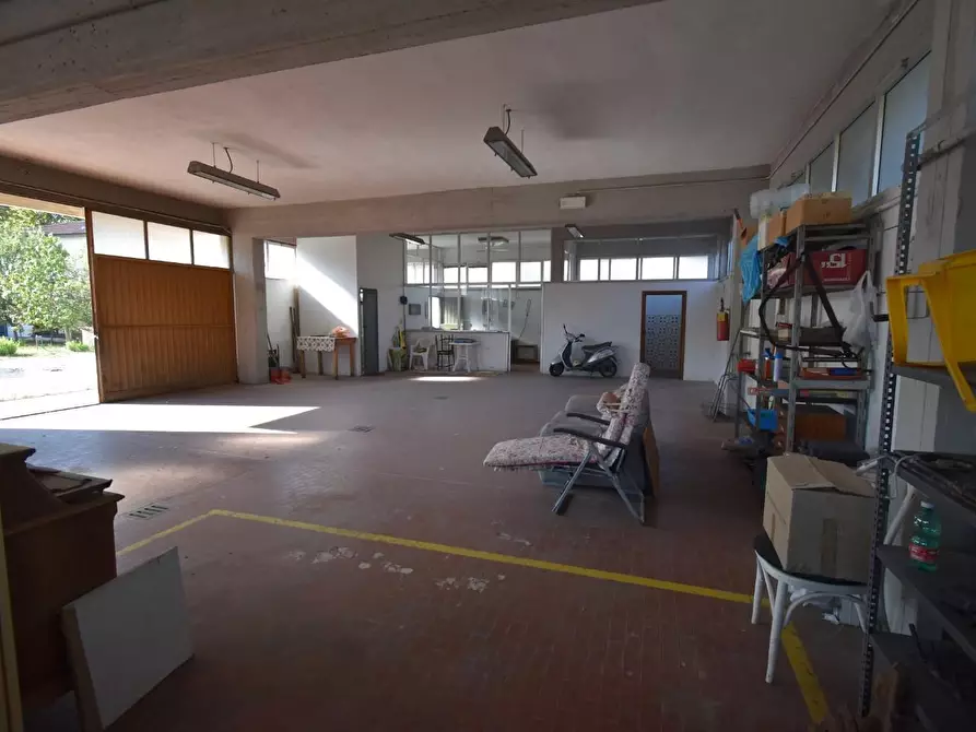 Immagine 7 di Locale commerciale in affitto  a San Giuliano Terme