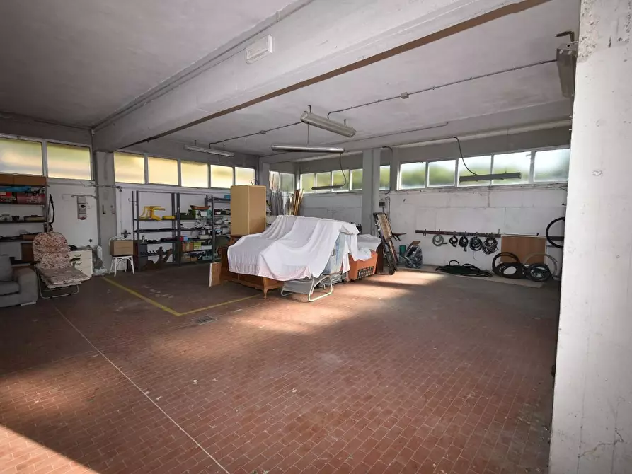 Immagine 5 di Locale commerciale in affitto  a San Giuliano Terme