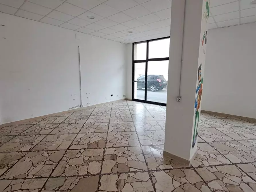 Immagine 5 di Locale commerciale in vendita  a Rosignano Marittimo