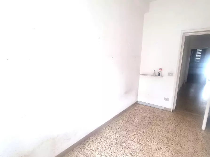 Immagine 13 di Appartamento in vendita  a Viareggio