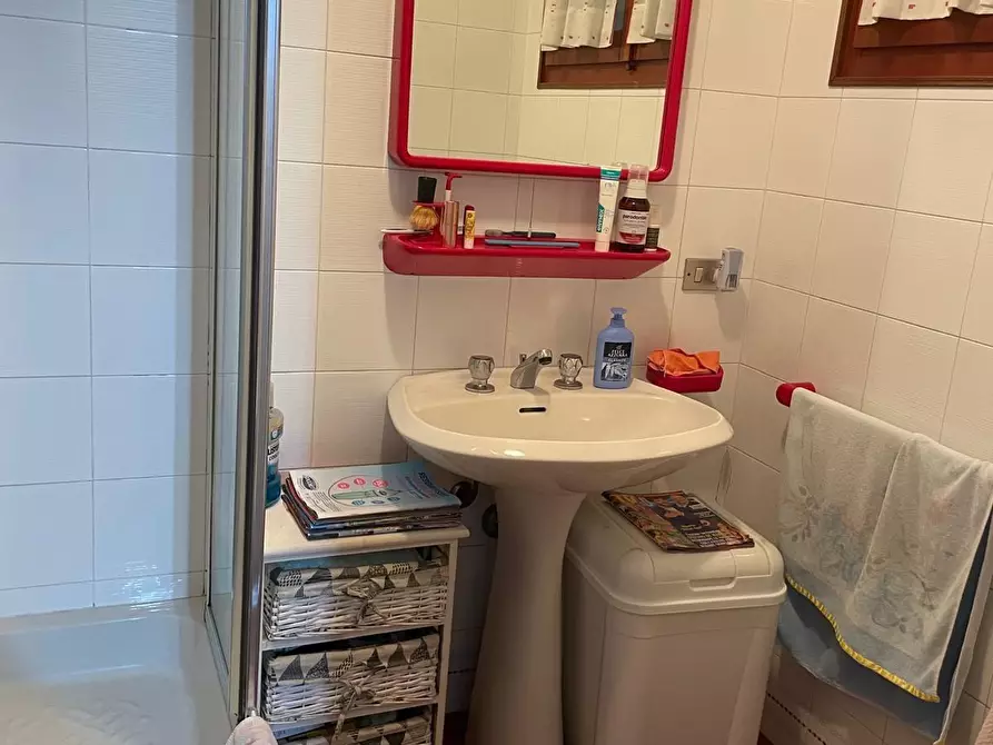 Immagine 17 di Villetta a schiera in vendita  a Carrara