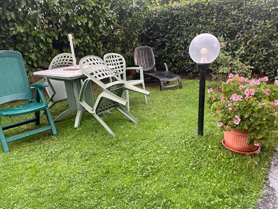 Immagine 10 di Villetta a schiera in vendita  a Carrara