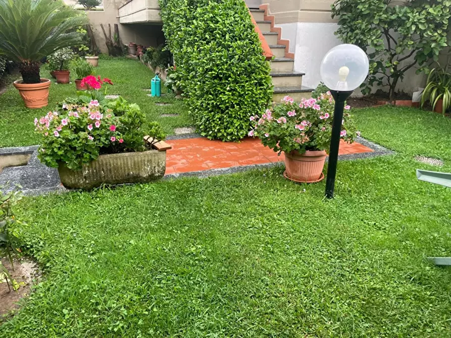 Immagine 1 di Villetta a schiera in vendita  a Carrara