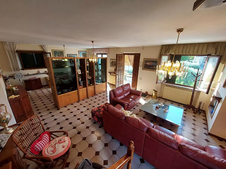 Immagine 15 di Villa in vendita  a Lucca