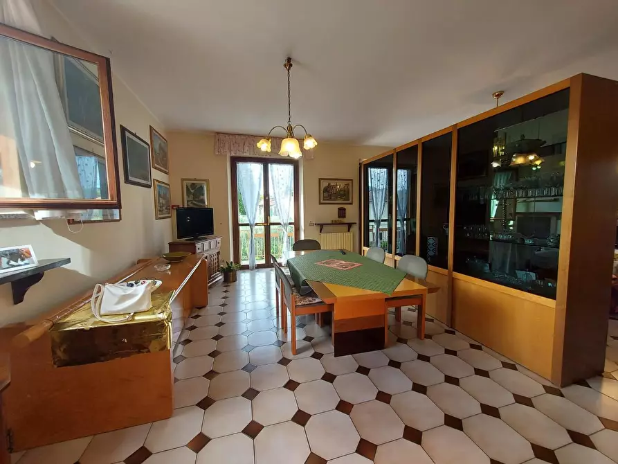 Immagine 9 di Villa in vendita  a Lucca