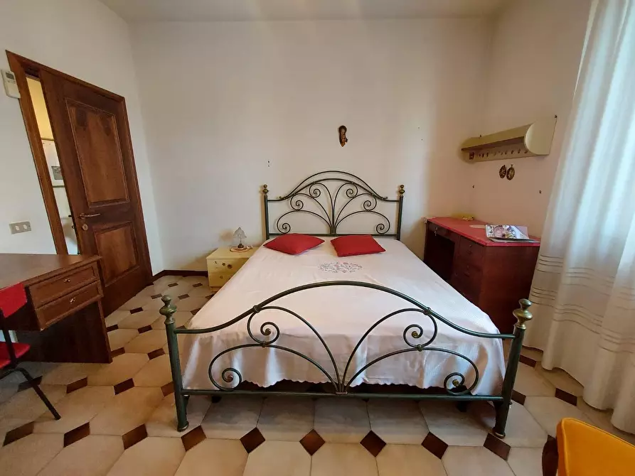 Immagine 19 di Villa in vendita  a Lucca