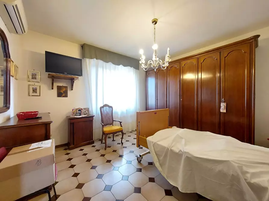 Immagine 23 di Villa in vendita  a Lucca