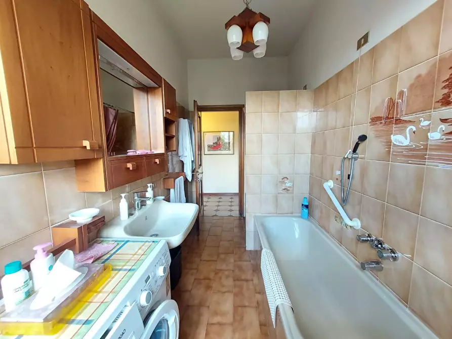 Immagine 32 di Villa in vendita  a Lucca