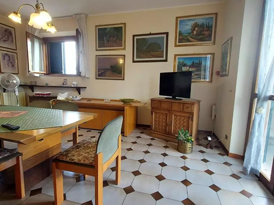 Immagine 10 di Villa in vendita  a Lucca