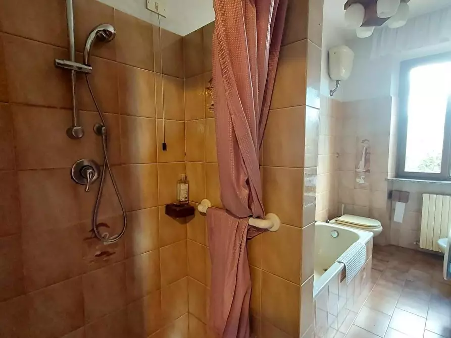 Immagine 34 di Villa in vendita  a Lucca