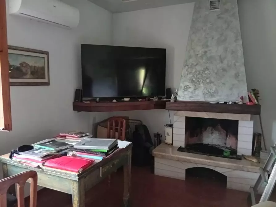 Immagine 1 di Villa in vendita  a Cascina