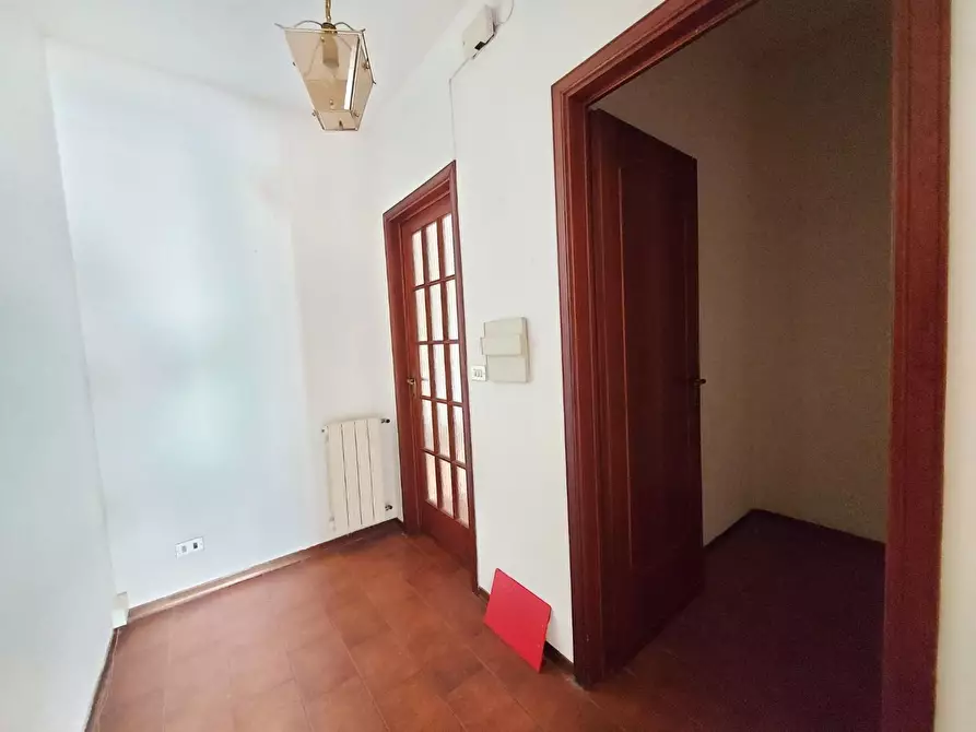 Immagine 16 di Appartamento in vendita  a Lucca