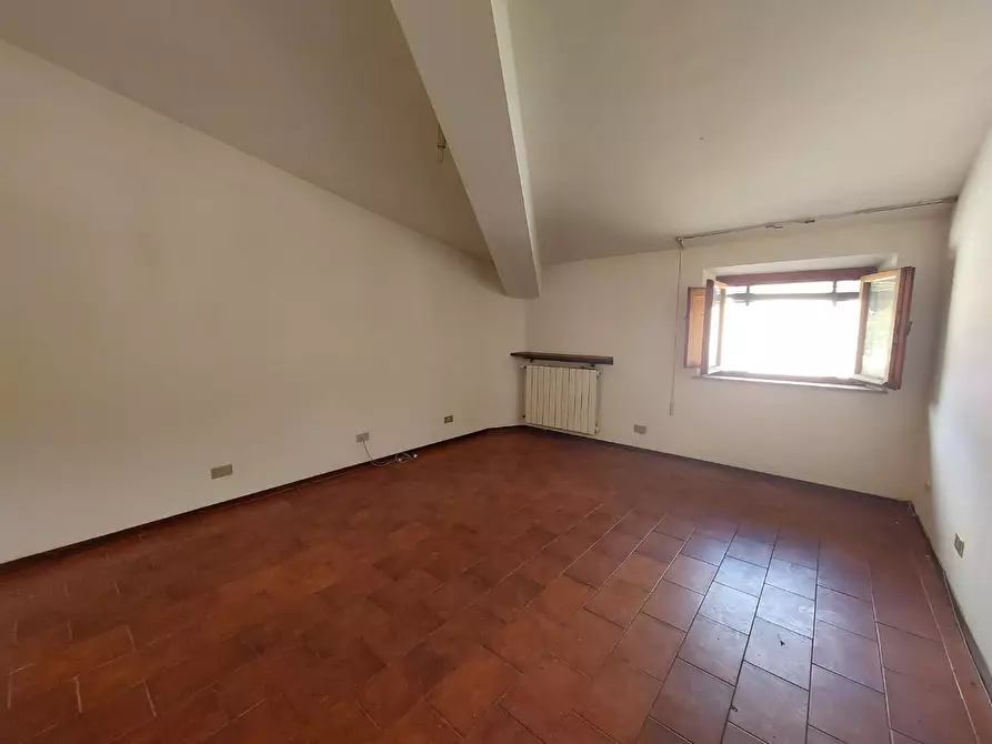 Immagine 3 di Appartamento in vendita  a Lucca