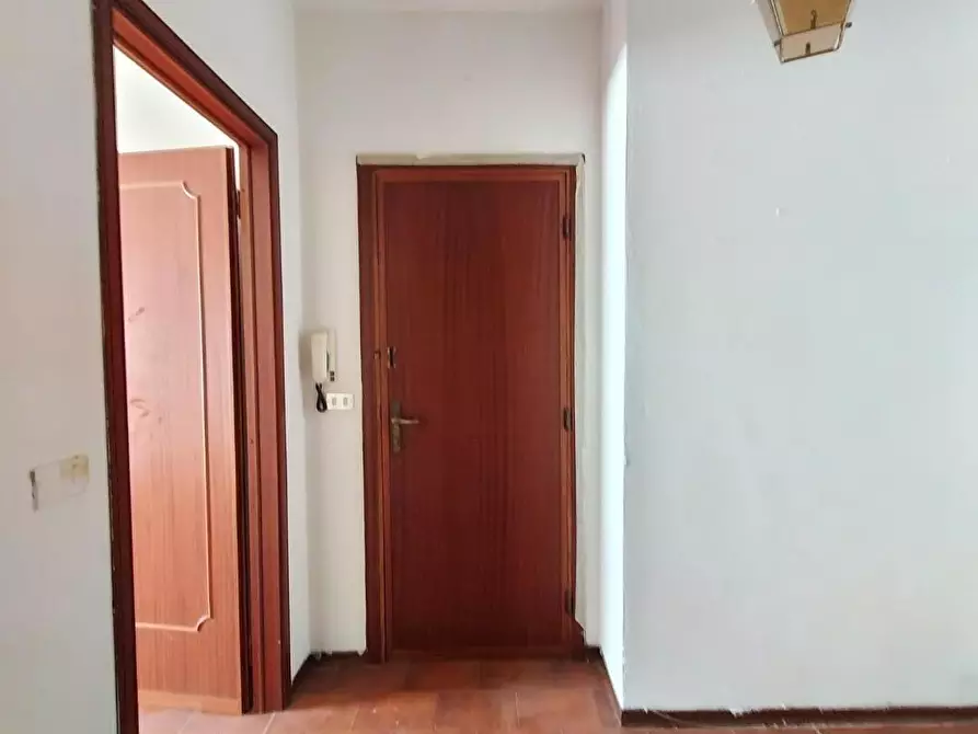 Immagine 17 di Appartamento in vendita  a Lucca