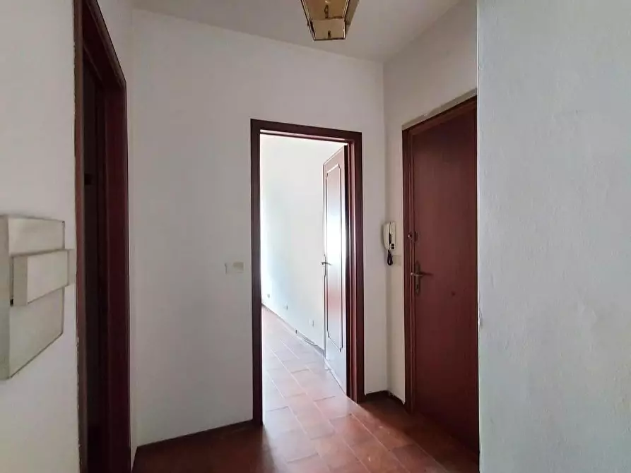 Immagine 18 di Appartamento in vendita  a Lucca