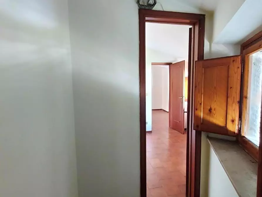 Immagine 14 di Appartamento in vendita  a Lucca