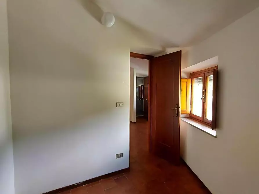 Immagine 12 di Appartamento in vendita  a Lucca