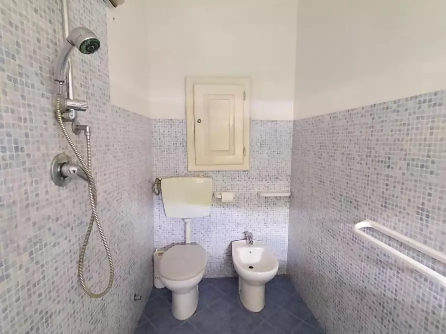 Immagine 9 di Appartamento in vendita  a Lucca