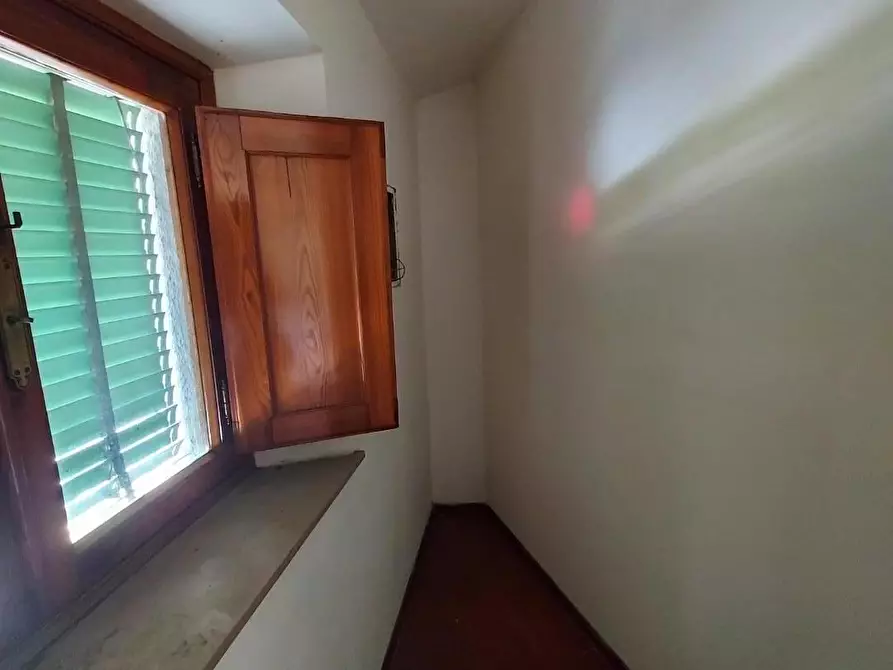 Immagine 13 di Appartamento in vendita  a Lucca