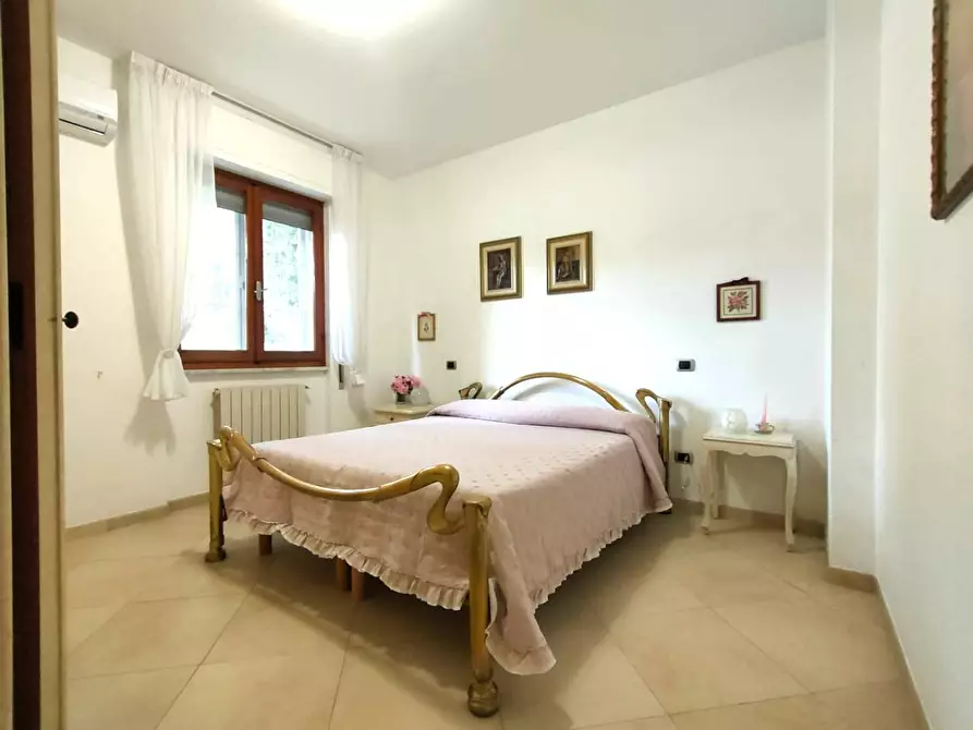 Immagine 9 di Appartamento in vendita  a Massa