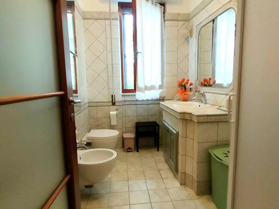 Immagine 11 di Appartamento in vendita  a Massa