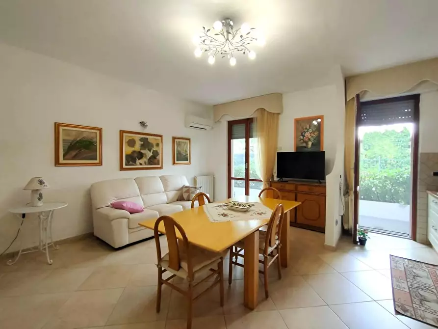 Immagine 2 di Appartamento in vendita  a Massa