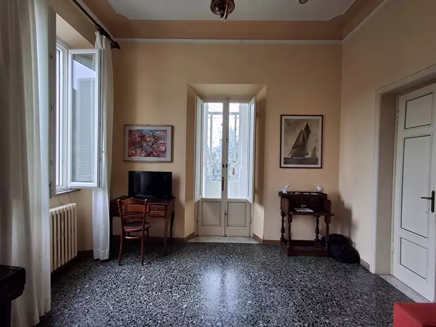 Immagine 3 di Villa in vendita  a Lucca