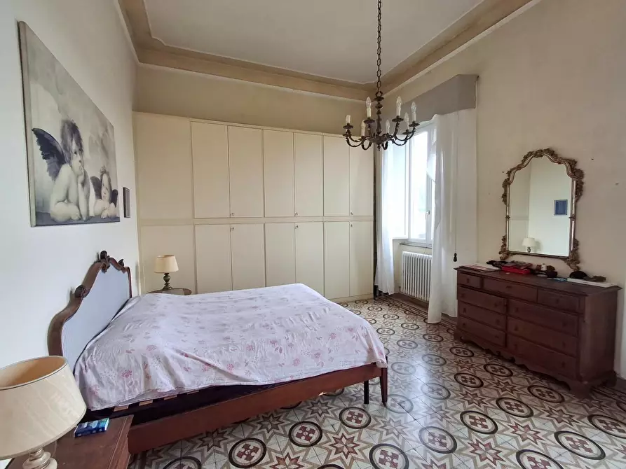 Immagine 11 di Villa in vendita  a Lucca