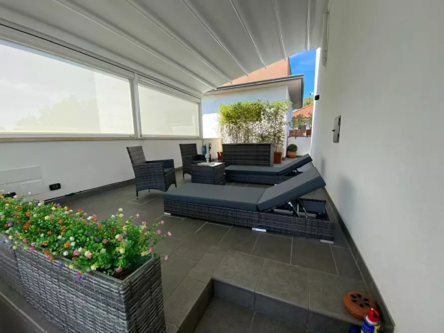 Immagine 21 di Villa in vendita  a Montignoso