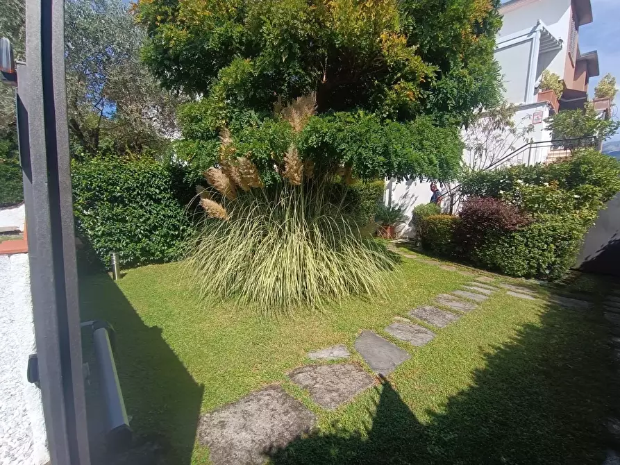 Immagine 8 di Villa in vendita  a Montignoso