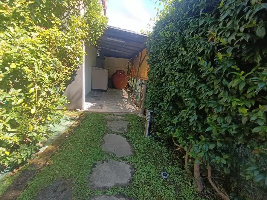 Immagine 4 di Villa in vendita  a Montignoso