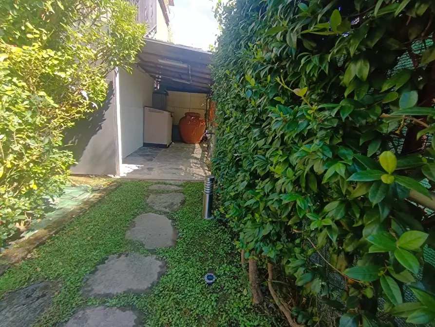 Immagine 3 di Villa in vendita  a Montignoso