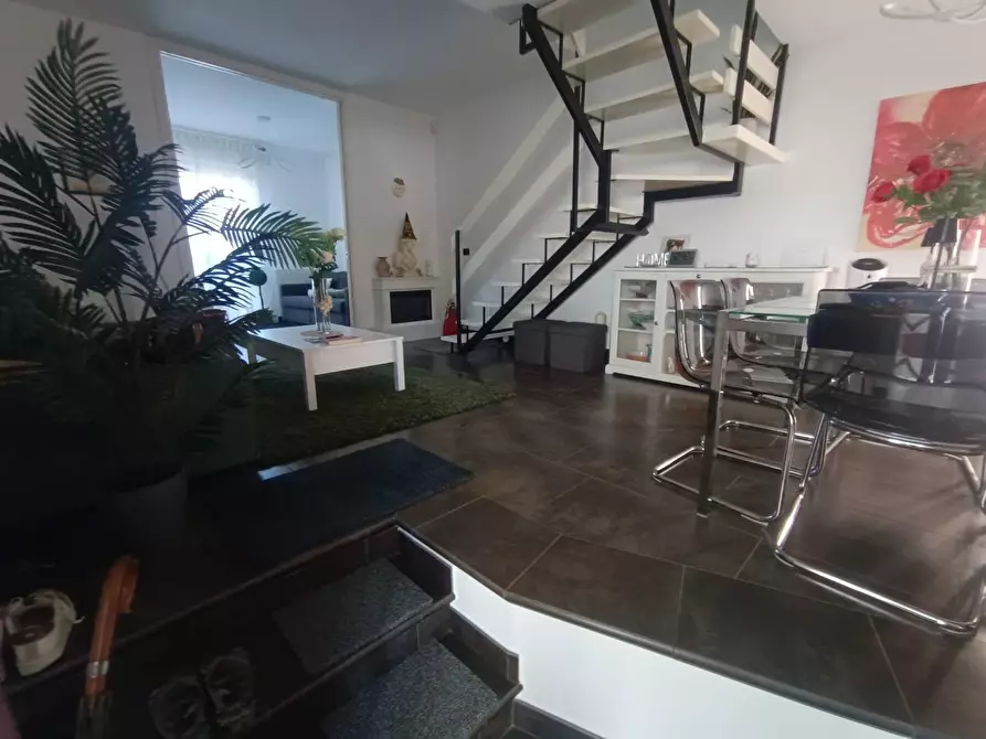 Immagine 47 di Villa in vendita  a Montignoso