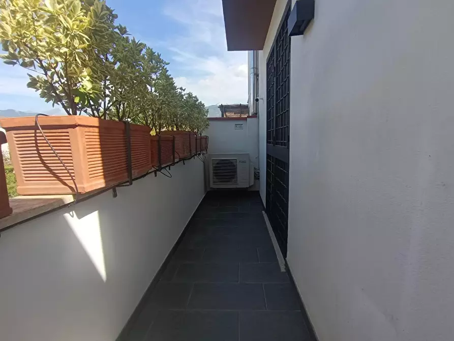 Immagine 18 di Villa in vendita  a Montignoso