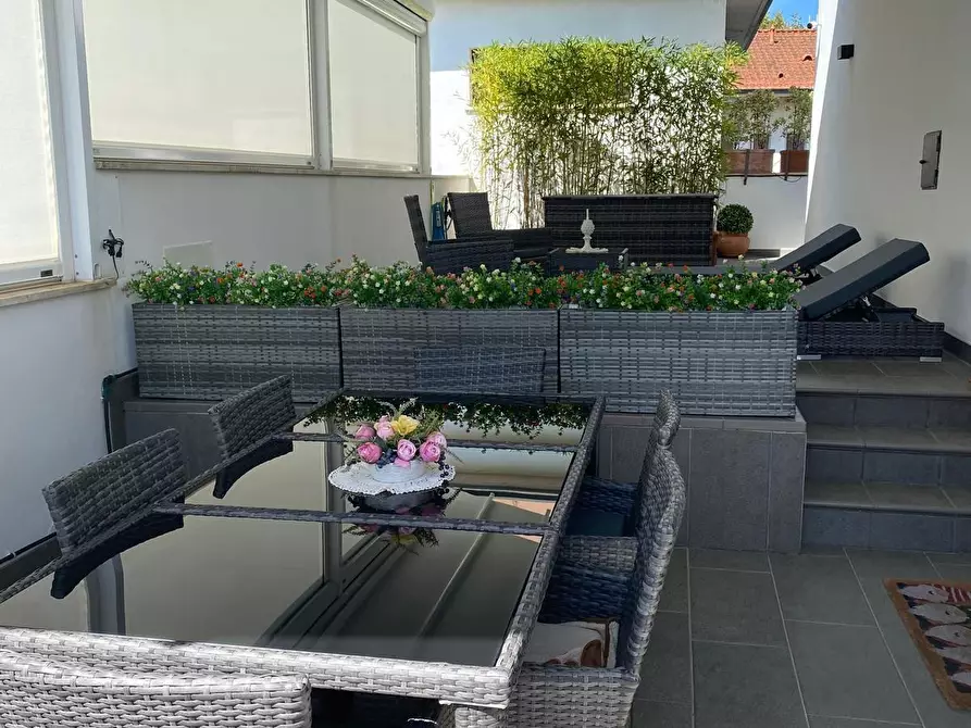 Immagine 17 di Villa in vendita  a Montignoso