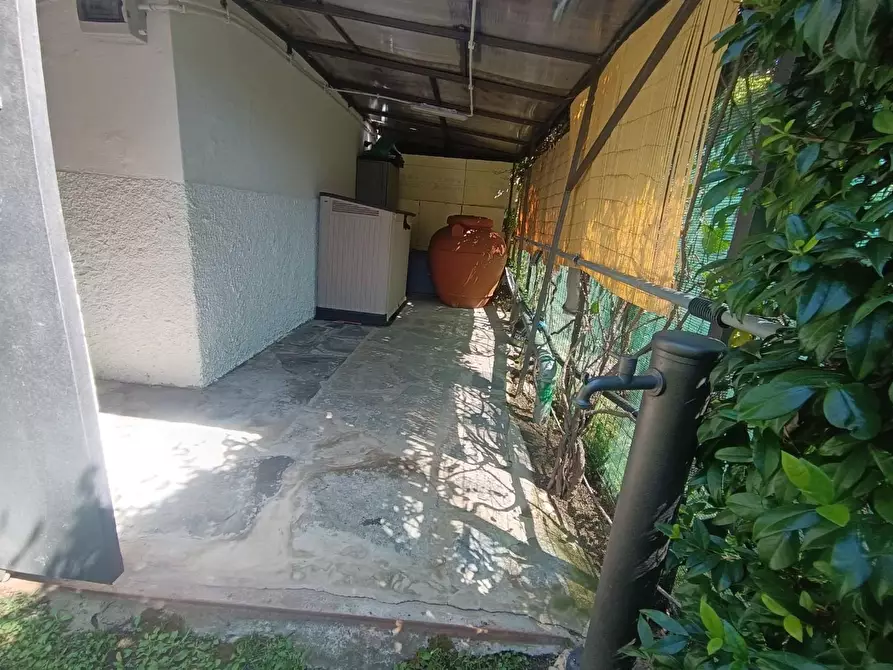 Immagine 11 di Villa in vendita  a Montignoso