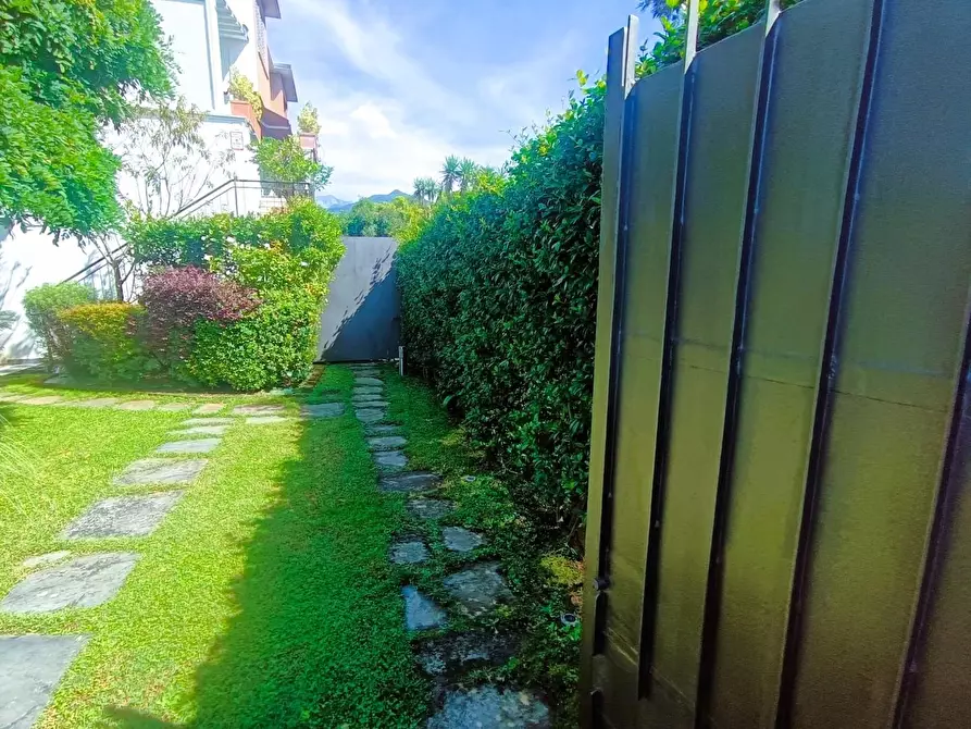 Immagine 2 di Villa in vendita  a Montignoso